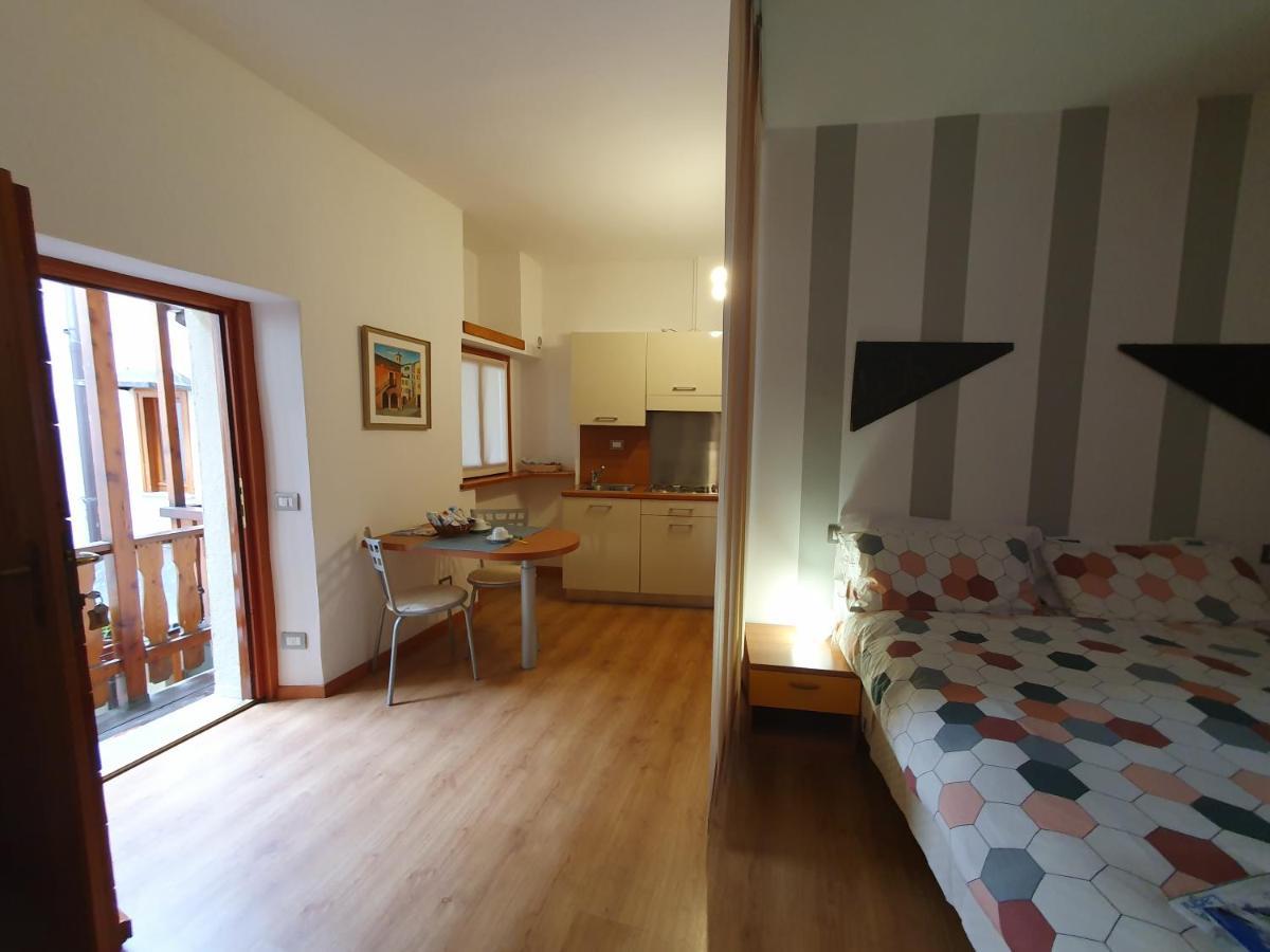 Appartamenti Vacanze E Camere Roccetta Fiorita Pettenasco Szoba fotó