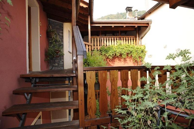 Appartamenti Vacanze E Camere Roccetta Fiorita Pettenasco Kültér fotó