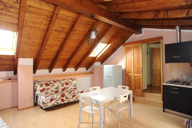 Appartamenti Vacanze E Camere Roccetta Fiorita Pettenasco Kültér fotó