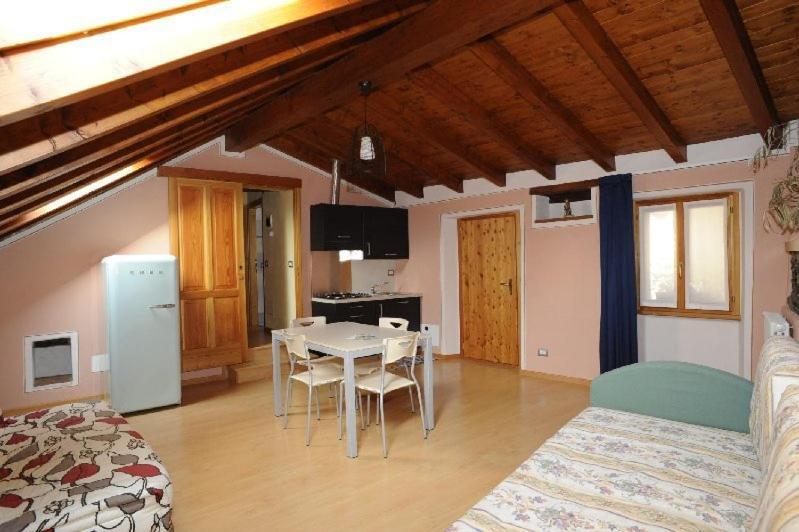 Appartamenti Vacanze E Camere Roccetta Fiorita Pettenasco Kültér fotó