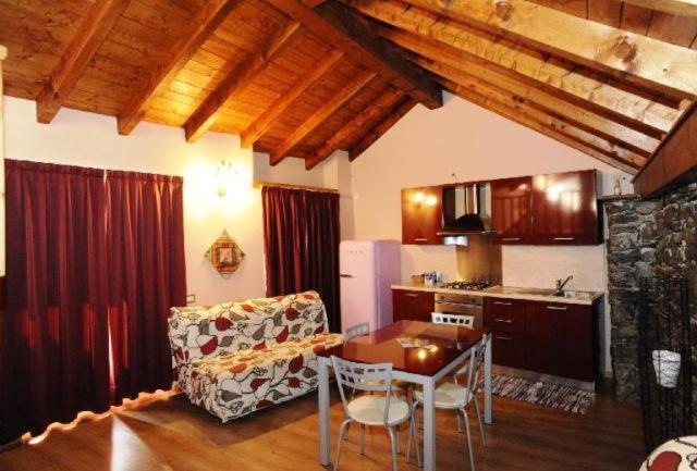 Appartamenti Vacanze E Camere Roccetta Fiorita Pettenasco Kültér fotó