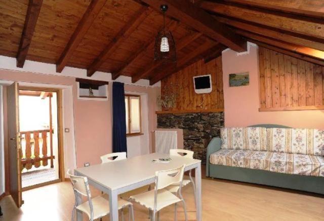 Appartamenti Vacanze E Camere Roccetta Fiorita Pettenasco Kültér fotó
