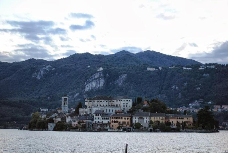 Appartamenti Vacanze E Camere Roccetta Fiorita Pettenasco Kültér fotó